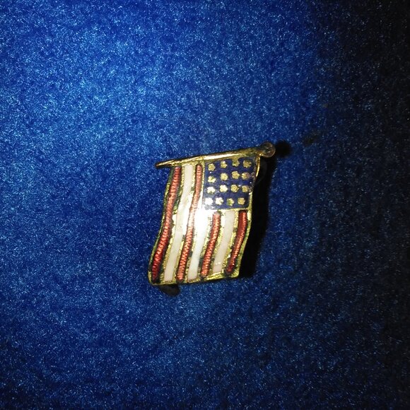 American Flag Small Gold Tone Metal Painted Brooch Pin Red White Blue Colors - Picture 4 of 17